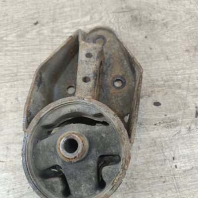 Подушка КПП Nissan Primera 1996 седан 4дв. GA16DE - изображение 7
