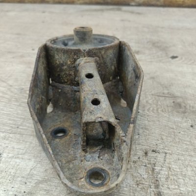 Подушка КПП Nissan Primera 1996 седан 4дв. GA16DE - изображение 9