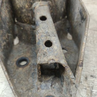 Подушка КПП Nissan Primera 1996 седан 4дв. GA16DE - изображение 2
