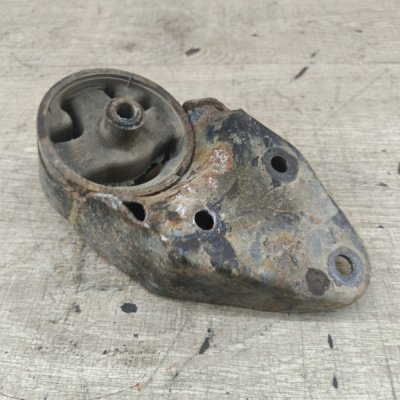 Подушка КПП Nissan Primera 1996 седан 4дв. GA16DE - изображение 4