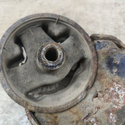 Подушка КПП Nissan Primera 1996 седан 4дв. GA16DE - изображение 5