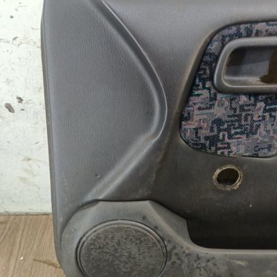 Обшивка двери Nissan Primera 1996 GA16DE седан 4дв., Перед., Прав. - изображение 3