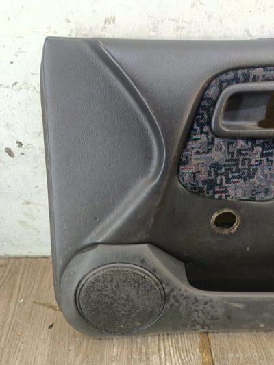 Обшивка двери Nissan Primera 1996 GA16DE седан 4дв., Перед., Прав.