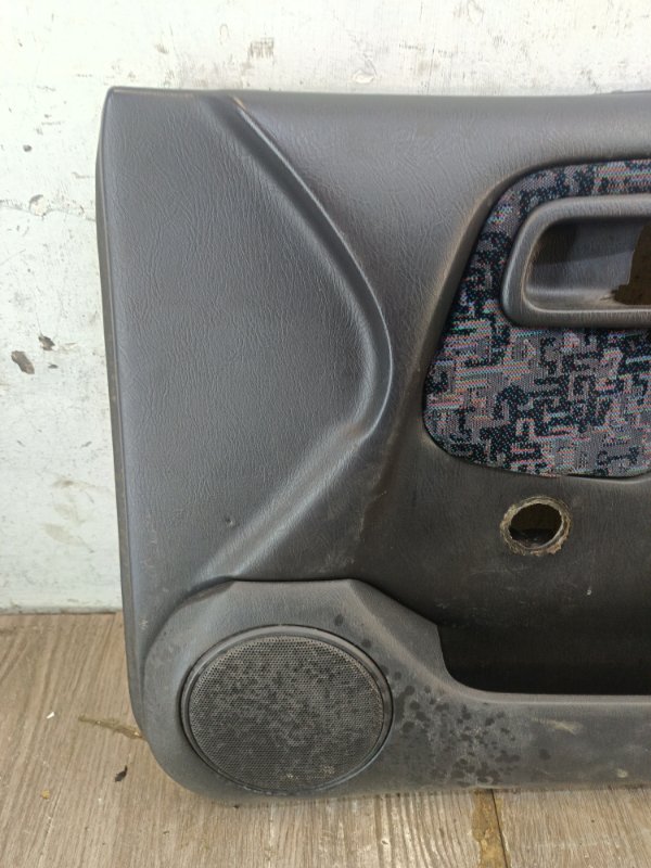 Обшивка двери Nissan Primera 1996 GA16DE седан 4дв., Перед., Прав. - изображение 3