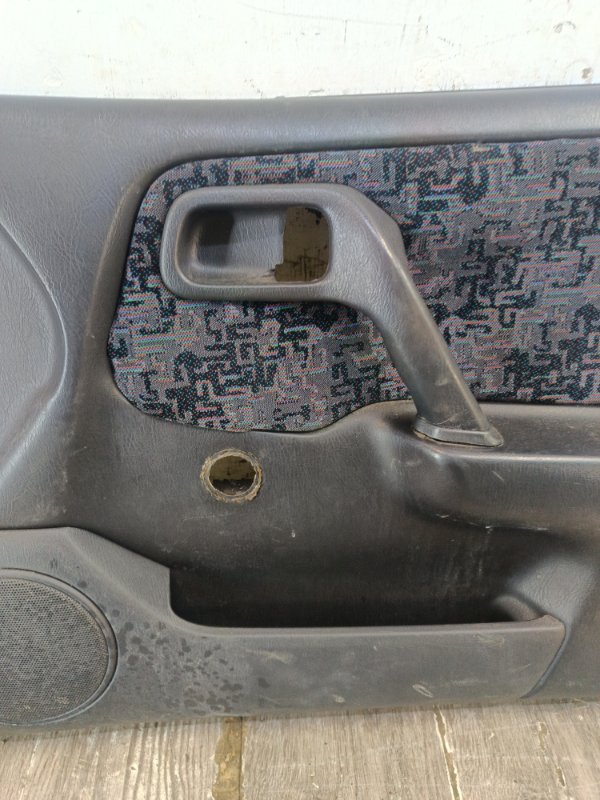 Обшивка двери Nissan Primera 1996 GA16DE седан 4дв., Перед., Прав. - изображение 4
