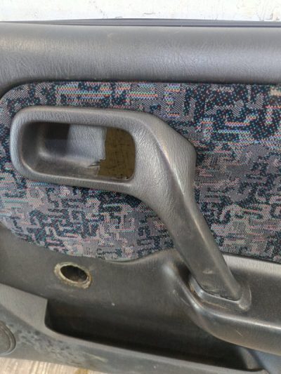 Обшивка двери Nissan Primera 1996 GA16DE седан 4дв., Перед., Прав.