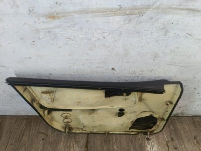 Обшивка двери Nissan Primera 1996 GA16DE седан 4дв., Перед., Прав.
