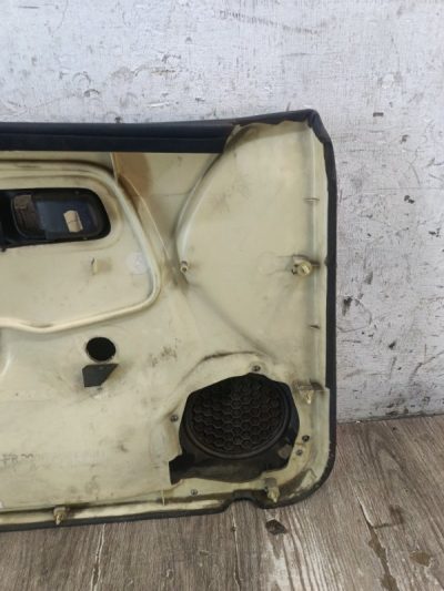 Обшивка двери Nissan Primera 1996 GA16DE седан 4дв., Перед., Прав.