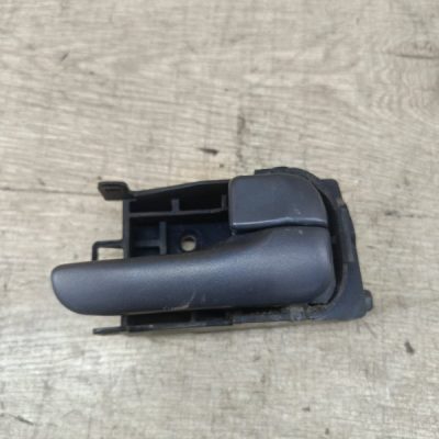 Ручка двери внутренняя Nissan Primera 1996 GA16DE седан 4дв., Перед., Прав.