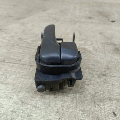 Ручка двери внутренняя Nissan Primera 1996 GA16DE седан 4дв., Перед., Прав. - изображение 2