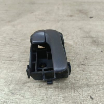 Ручка двери внутренняя Nissan Primera 1996 GA16DE седан 4дв., Перед., Прав. - изображение 4