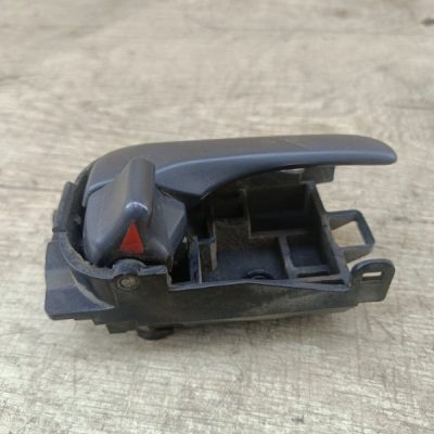 Ручка двери внутренняя Nissan Primera 1996 GA16DE седан 4дв., Перед., Прав. - изображение 7