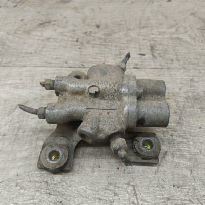Распределитель тормозных усилий Nissan Primera 1996 GA16DE седан 4дв. - изображение 2