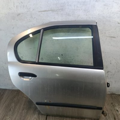 Дверь Nissan Primera 1996 седан 4дв. GA16DE Задн. Прав. - изображение 1