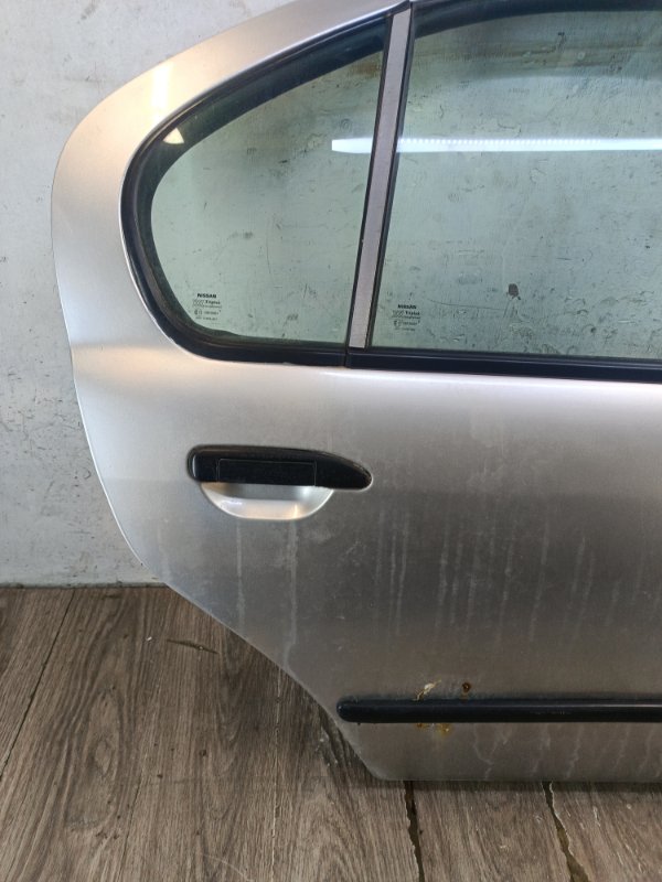 Дверь Nissan Primera 1996 седан 4дв. GA16DE Задн. Прав.