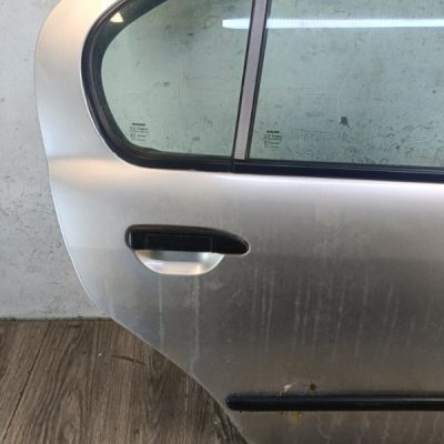 Дверь Nissan Primera 1996 GA16DE седан 4дв., Задн., Прав. - изображение 2
