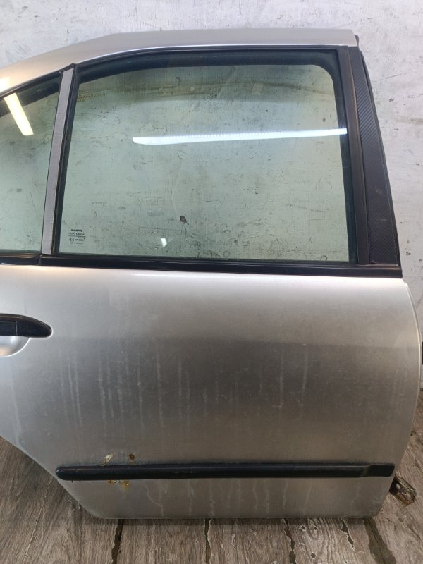 Дверь Nissan Primera 1996 седан 4дв. GA16DE Задн. Прав.