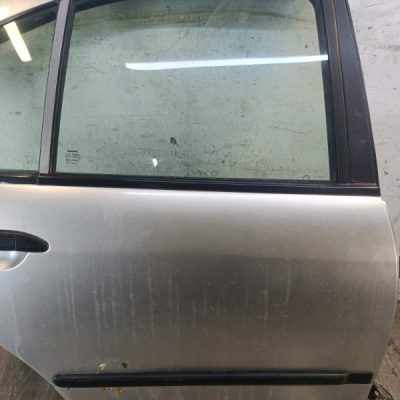 Дверь Nissan Primera 1996 GA16DE седан 4дв., Задн., Прав. - изображение 4