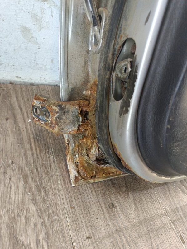 Дверь Nissan Primera 1996 седан 4дв. GA16DE Задн. Прав.