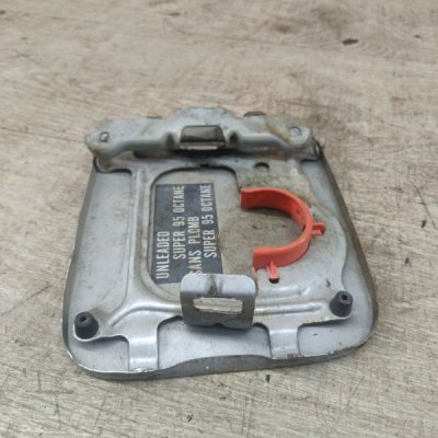 Лючок бензобака Nissan Primera 1996 седан 4дв. GA16DE - изображение 7