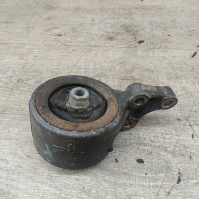 Подушка двигателя Nissan Primera 1996 GA16DE седан 4дв.