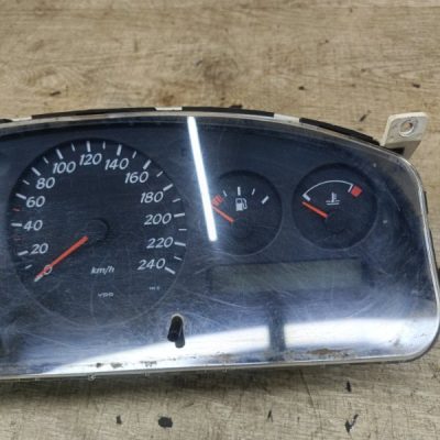 Панель приборов Nissan Primera 1999 QG18DE седан 4дв. - изображение 4