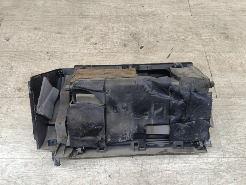 Бардачок Nissan Primera 1999 седан 4дв. QG18DE