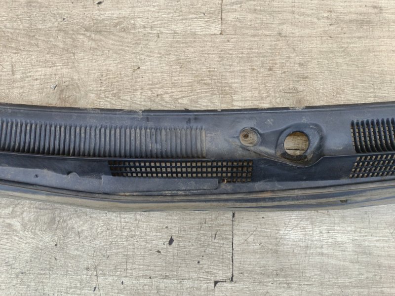 Водосток/жабо Nissan Primera 1999 седан 4дв. QG18DE