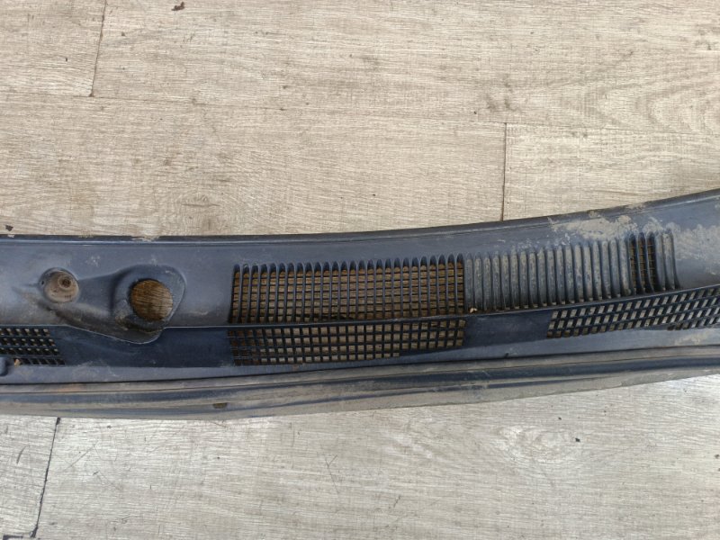 Водосток/жабо Nissan Primera 1999 седан 4дв. QG18DE