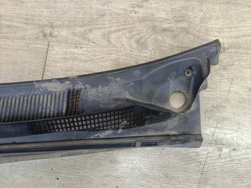 Водосток/жабо Nissan Primera 1999 седан 4дв. QG18DE