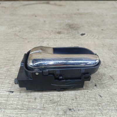 Ручка двери внутренняя Nissan Primera 1999 QG18DE седан 4дв., Перед., Лев. - изображение 2
