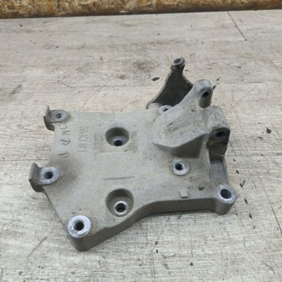 Кронштейн кондиционера Nissan Primera 1999 седан 4дв. QG18DE - изображение 5