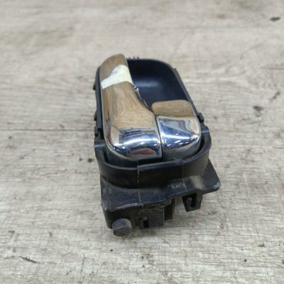 Ручка двери внутренняя Nissan Primera 1999 QG18DE седан 4дв., Задн., Прав. - изображение 3