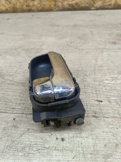 Ручка двери внутренняя Nissan Primera 1999 QG18DE седан 4дв., Задн., Лев.