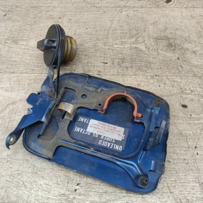 Лючок бензобака Nissan Primera 1999 седан 4дв. QG18DE - изображение 5