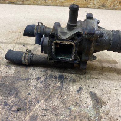 Корпус термостата Opel Astra H 2009 Z18XER - изображение 4
