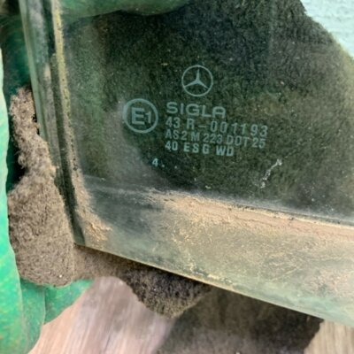 Стекло ветровое Mercedes-Benz 124 1994 седан 4дв. 2.0 Задн. Прав. - изображение 3