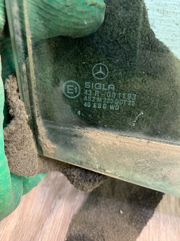Стекло ветровое Mercedes-Benz 124 1994 2.0 седан 4дв., Задн., Прав. - изображение 5