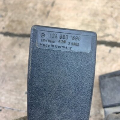 Застежка ремня безопасности Mercedes-Benz 124 1994 седан 4дв. 2.0 Задн. - изображение 2