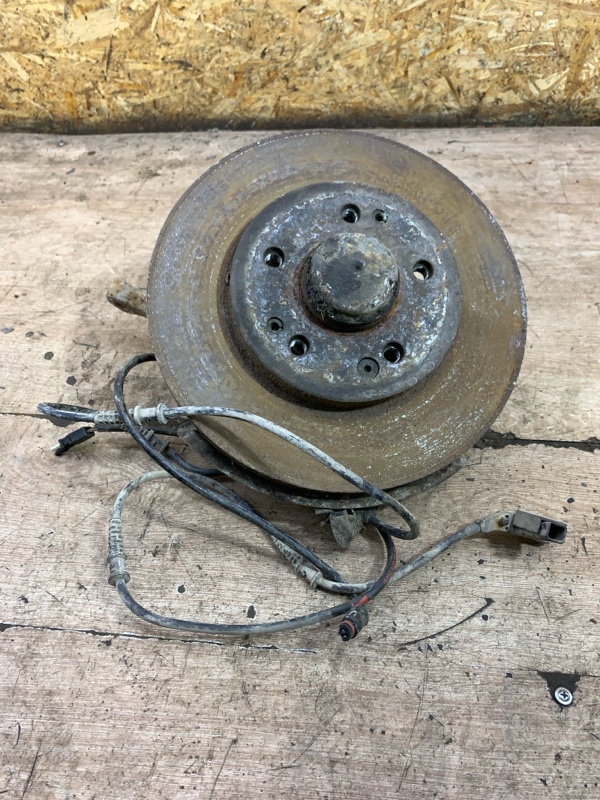 Поворотный кулак Mercedes-Benz 124 1994 2.0 седан 4дв., Перед., Лев.