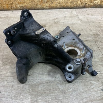 Кронштейн ТНВД Alfa Romeo 159 2006 939A2.000 - изображение 4