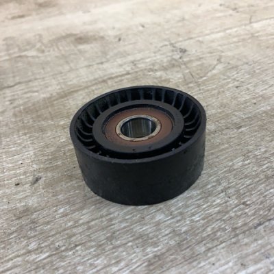 Натяжной ролик приводного ремня Alfa Romeo 159 2006 939A2.000 - изображение 3