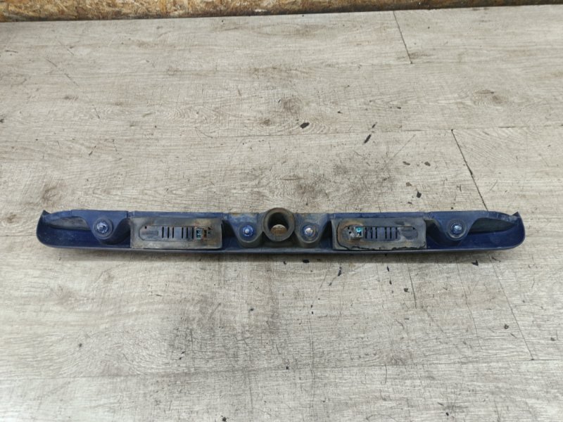 Накладка ручки крышки багажника Opel Astra G 2001 универсал Z16XE 1.6