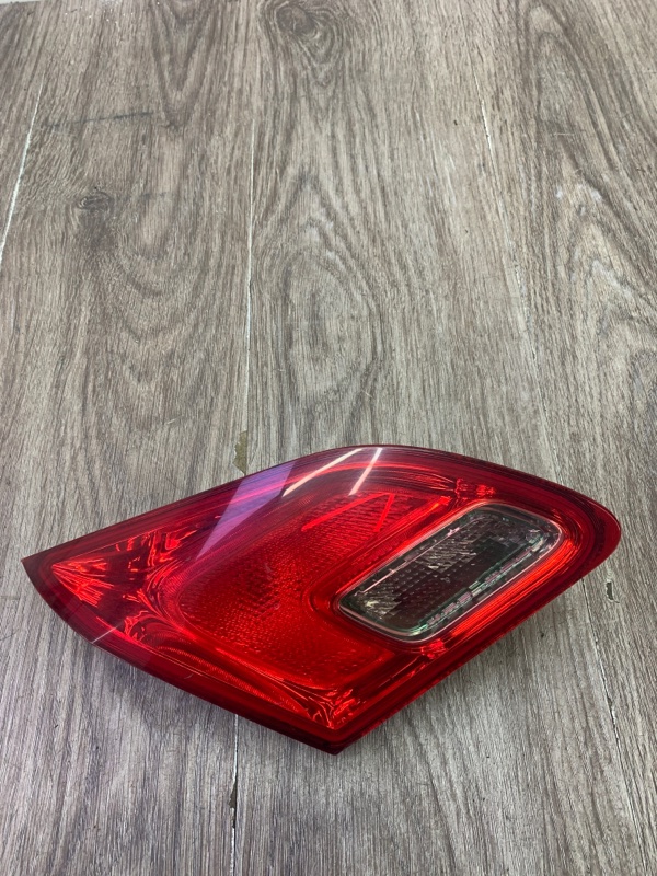 Фонарь крышки багажника Opel Astra J 2010 хетчбэк 5-ти дв., Задн., Лев. - изображение 1