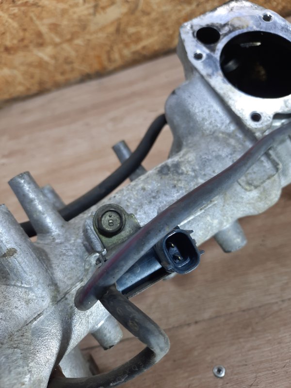 Коллектор впускной Subaru Forester 2000 EJ205 универсал — изображение 5