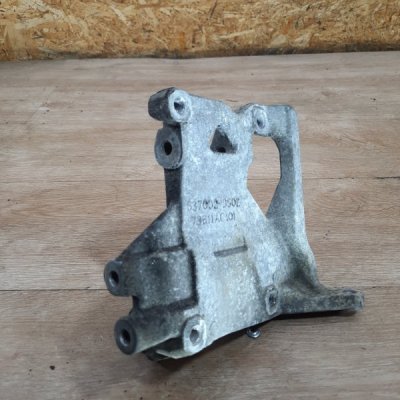 Кронштейн кондиционера Subaru Forester 2000 универсал EJ205 - изображение 5