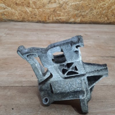 Кронштейн кондиционера Subaru Forester 2000 универсал EJ205 - изображение 6