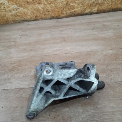 Кронштейн кондиционера Subaru Forester 2000 универсал EJ205 - изображение 8