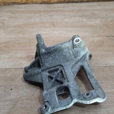 Кронштейн кондиционера Subaru Forester 2000 универсал EJ205 - изображение 3