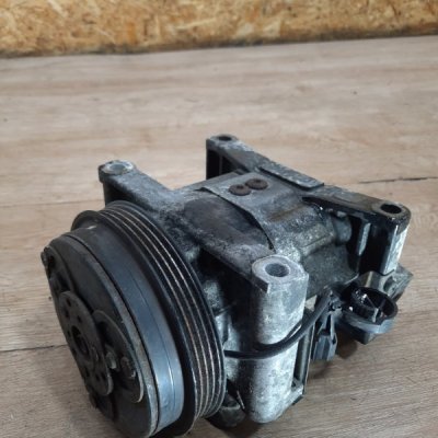 Компрессор кондиционера Subaru Forester 2000 универсал EJ205 - изображение 1
